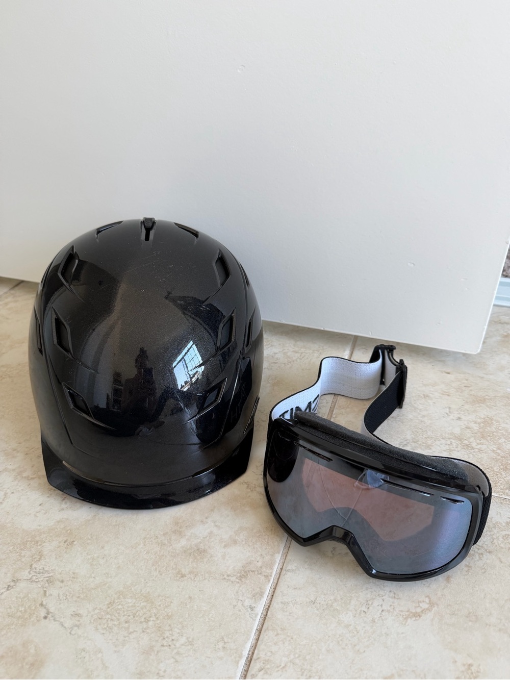 SMITH Ski Snowboarding Winter Snow Sports Helmet and Goggles Bundle